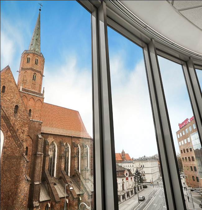 Widok na Wrocław z hotelu