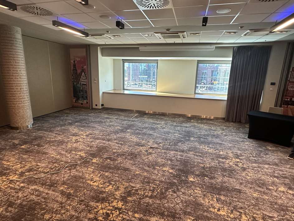 Sala wystawiennicza z miejscem na stoiska we Wrocławiu.